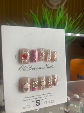 OliDream Nails Heart Accent Press-On Nail Set in Nude & Pink